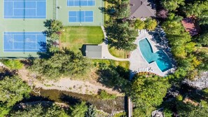 Een verwarmd zwembad