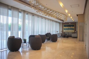 Lobby sitting area - Cozy 642 1BR Shore3 Residence, Amenity Pool View, Near Airport, IKEA, MOA,SMX, Pasay City, Manila (Pasay)