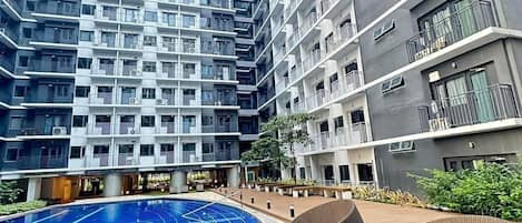 2 piscines extérieures