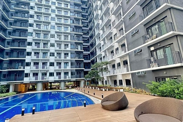 2 hồ bơi ngoài trời