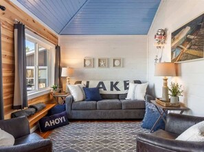 TV - Charming Cabin at Breezy Point, Fishing, Hot Tub (Breezy Point)