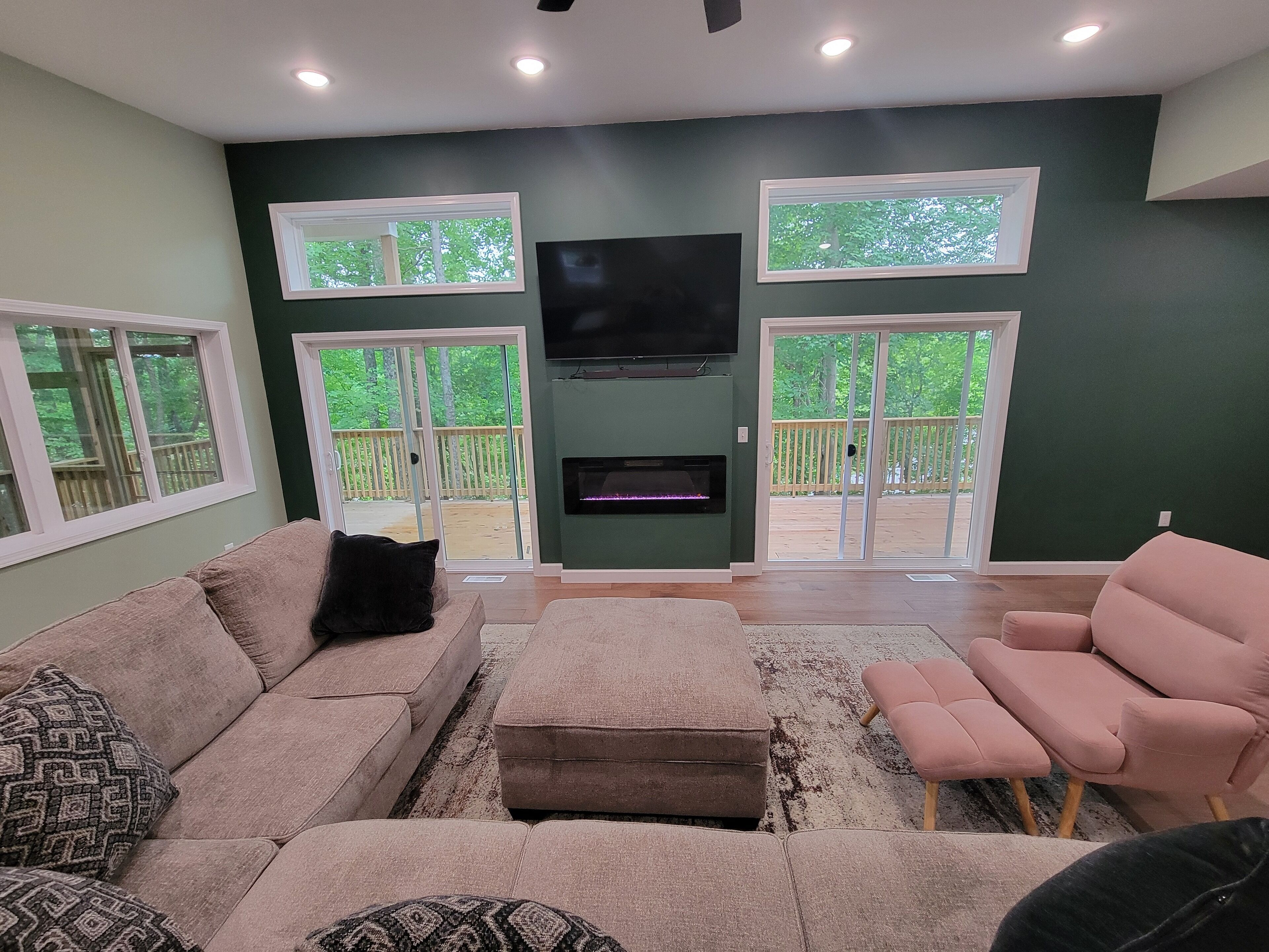 Smart TV, chimenea y reproductor de DVD 