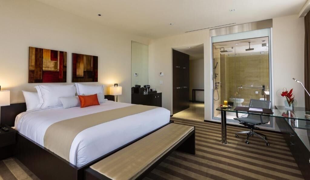 Standard King Room Near Chase Bank MIA