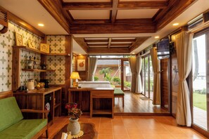 Family Suite with Ocean View | Living area