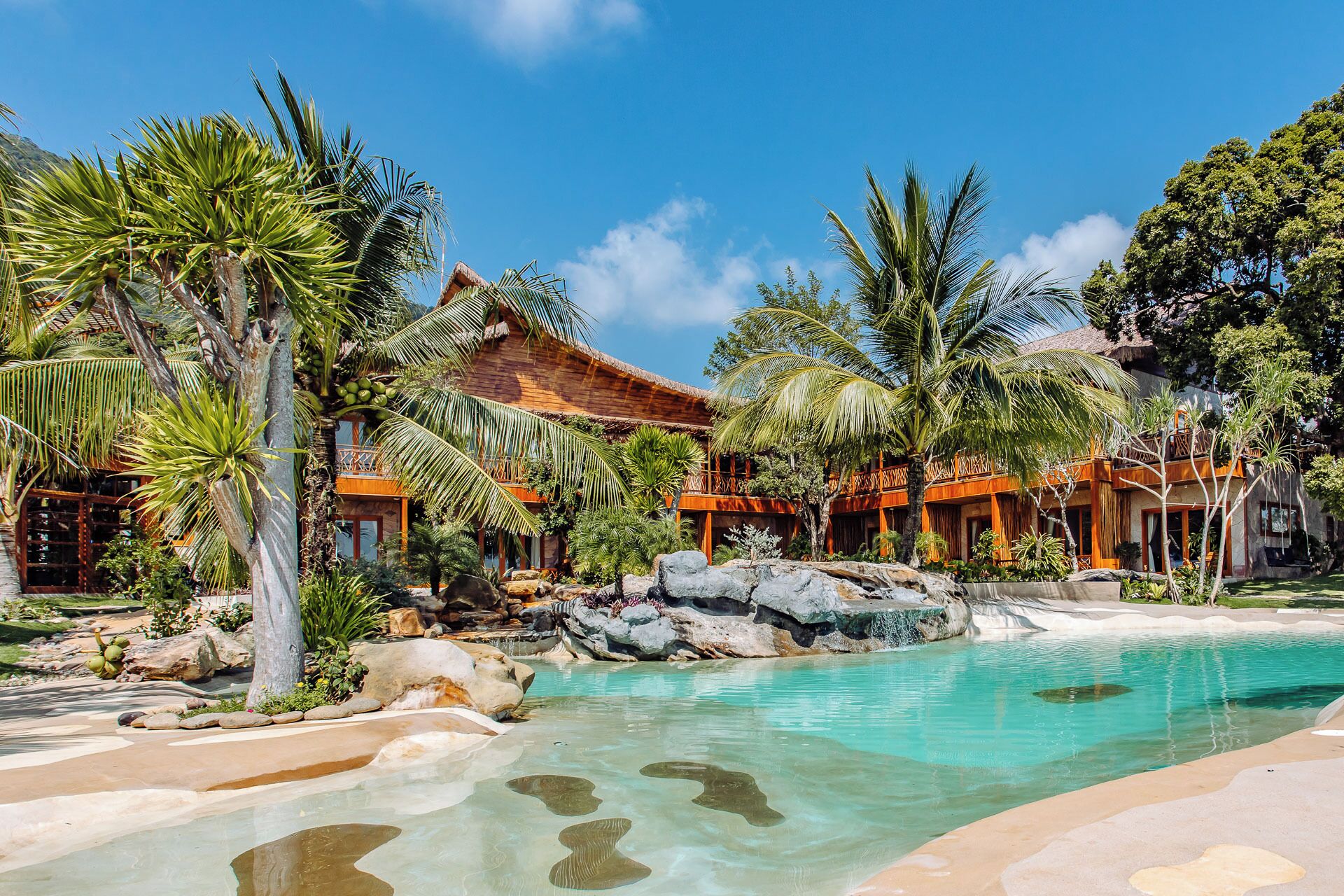 2 albercas al aire libre 