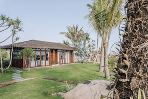 Hot stone massages, Thai massages