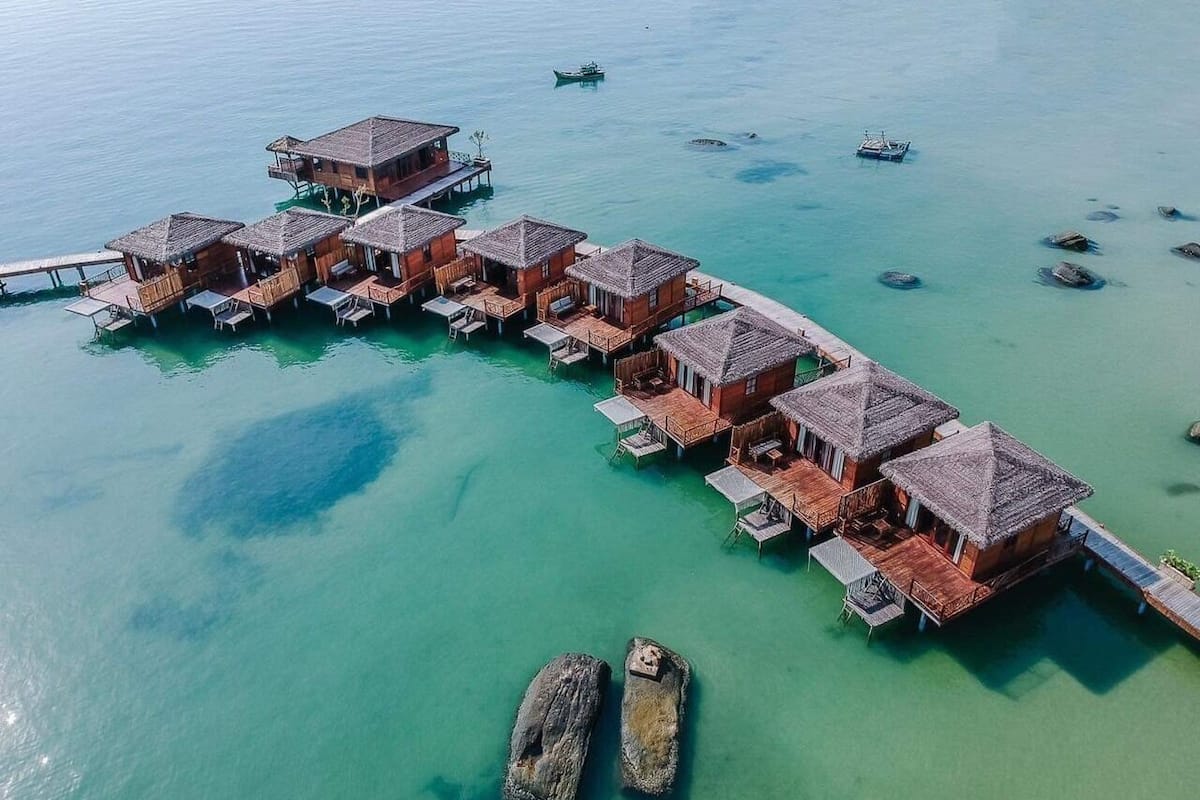 Overwater Chalet | In-room safe, blackout drapes, iron/ironing board, free WiFi