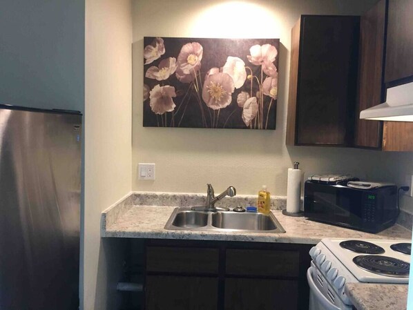 Fridge, microwave, oven, stovetop