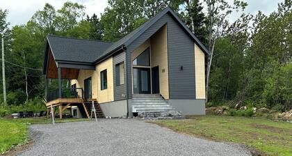 Le chalet Polaire au Mont-Sainte-Anne, bikes, skis et pets frendly!