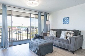 TV, offices - Cabana 213 on the Carolina Beach Boardwalk! (Carolina Beach)