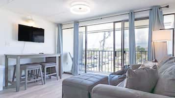 Una televisión, una oficina