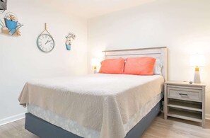 1 bedroom, iron/ironing board, WiFi, bed sheets - Cabana 213 on the Carolina Beach Boardwalk! (Carolina Beach)