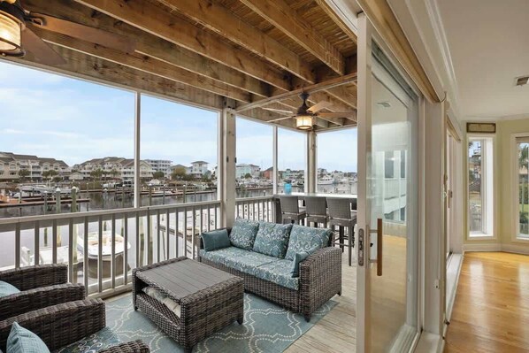 TV - Dockside @ Carolina Beach (Carolina Beach)