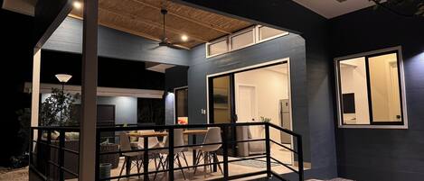 تناول الطعام بالخارج