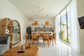 Villa Deluxe - privat pool | Matsal