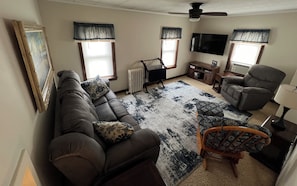 Smart TV, books - Cozy & quiet retreat near Lake Superior & Porkies.. waterfalls, hiking-skiing  (Wakefield)