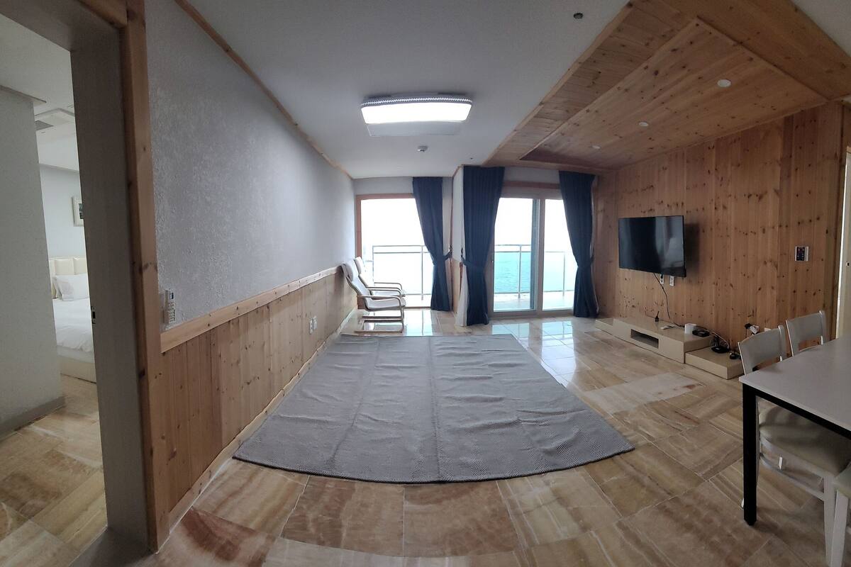 Family Suite, Ocean View | Living area | Heated floors
