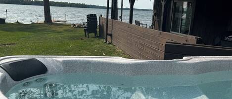 Outdoor spa tub