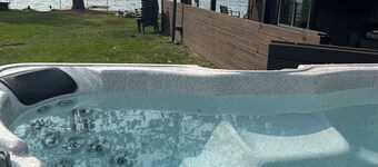 3b 2ba +loft Lakefront escape with level lot and hot tub!  Pontoon available
