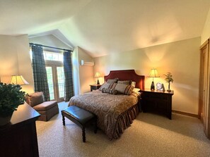 4 bedrooms, desk, iron/ironing board, free WiFi