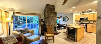 Kingswood Townhome. Free shutt