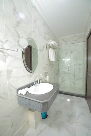 Deluxe Double Room, City View | Bathroom - Aziz Egypt Pyramids View (Giza)
