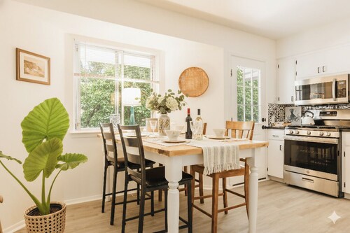 SXSW SoCo Getaway @WabiSabi 3BR Home🌟Minutes to Dtwn w/ Firepit & Outdoor TV ❤️