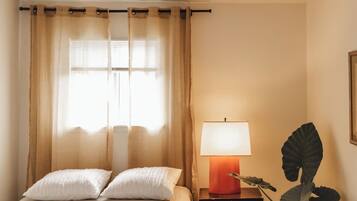 3 bedrooms, desk, iron/ironing board, travel crib