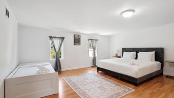 2 bedrooms, iron/ironing board, free WiFi