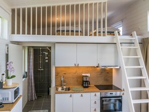 Fridge, microwave, dishwasher, cookware/dishes/utensils