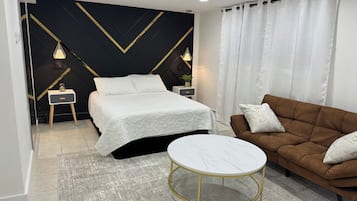 1 habitación, tabla de planchar con plancha, wifi gratis y ropa de cama