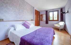 3 bedrooms, travel crib, free WiFi - Stunning home in Manacor (Manacor)