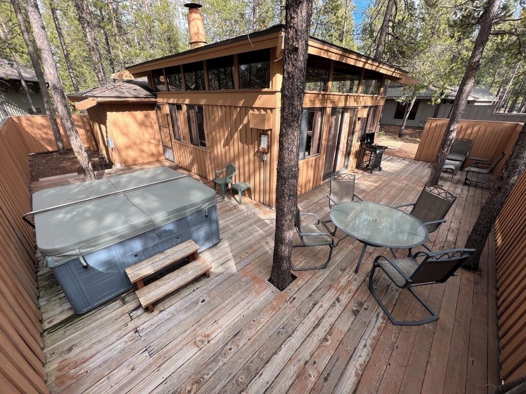 Rustic Redwood Cabin/2bdrm/Hot Tub/Pets Allowed/Wood Fireplace/Deck
