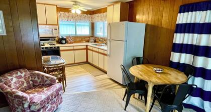 Houghton Lake cabin with garage game room lounge. No cleaning fees.
