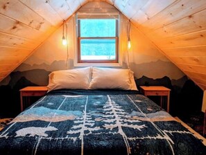 5 bedrooms, iron/ironing board, WiFi, bed sheets - The Cozy Pine (Hunter)