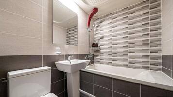 Deluxe Twin Room (Check-In Weekday 5PM, Weekend 7PM) | Bathroom | Shower, hair dryer, towels, soap