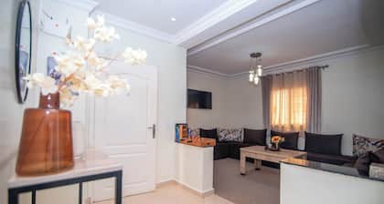 Appartement lumineux et proche de l'aeroport de Crocopark et du souk Inezgane.