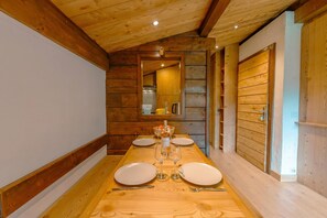 Dining - Résidence Améthystes B13 Ski In/Ski Out, Argentière (Chamonix), France (Argentière (Chamonix))