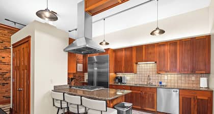 Spacious Lux Condo-Walk to Canal Park-Lakeviews