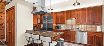 Spacious Lux Condo-Walk to Canal Park-Lakeviews