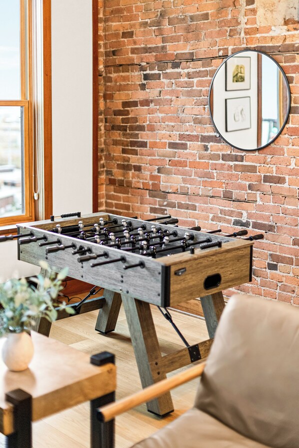 Game room - Large Luxury Condo, Fireplace, Lakeview, Canal Park, Game Area (Duluth)