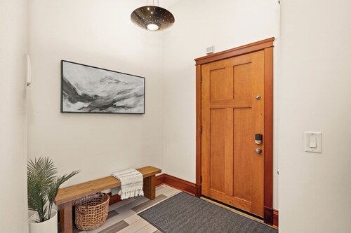 Large Lux Condo, Lakeview, Canal Park, Game Area