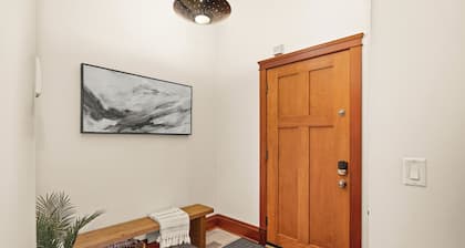 Large Lux Condo, Lakeview, Canal Park, Game Area