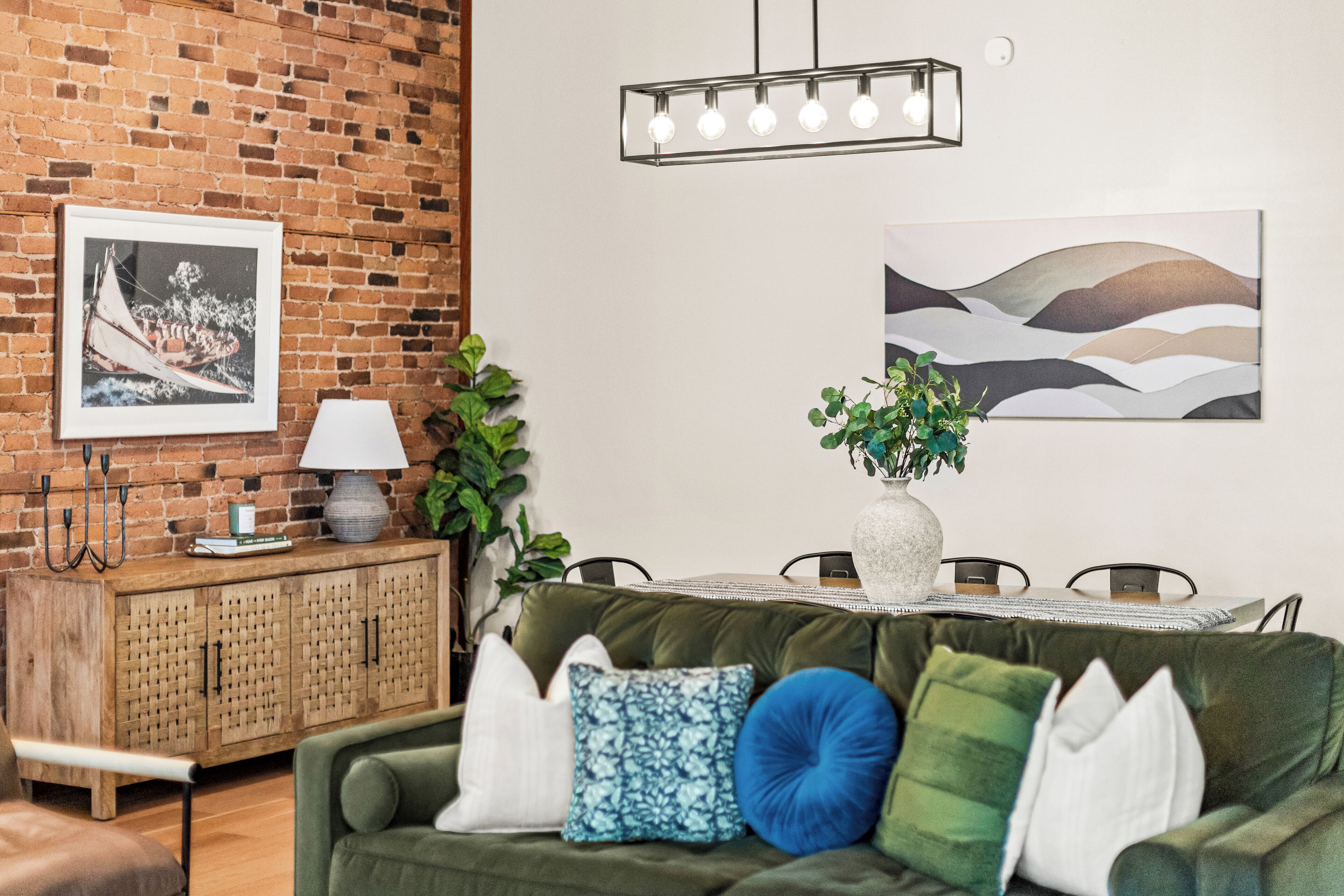 Smart TV, chimenea y futbolito 