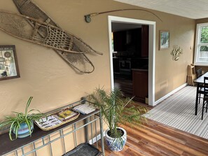 Interior - Bear Mountain View 4BR House, 25 min outside of Anchorage. Pets welcome (Anchorage)