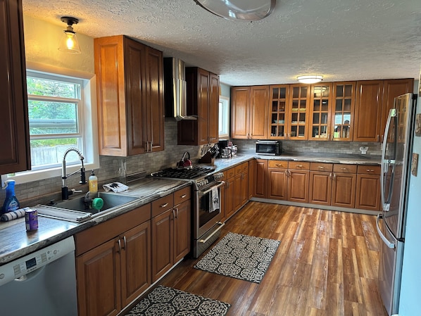 Fridge, microwave, oven, stovetop