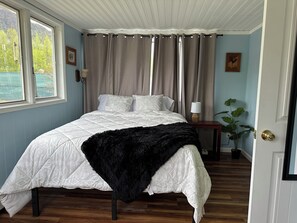 4 slaapkamers, een bureau, een strijkplank/strijkijzer, gratis wifi