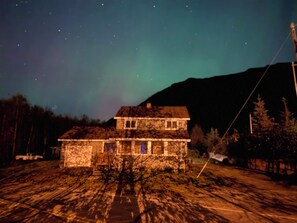 Exterior - Bear Mountain View 4BR House, 25 min outside of Anchorage. Pets welcome (Anchorage)