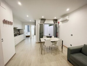 Dining - RAINBOW LILA BY BLAUSITGES (SITGES)