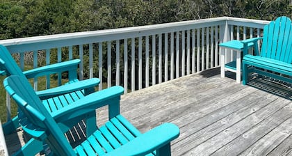 Sound-front house with amazing sunset views & beach BBQ potential